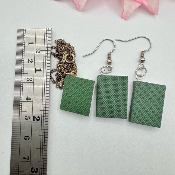 Books Real Paper Earrings Pendant Set Teacher Librarian Whimsical Unique Unusual - Picture 8 of 11